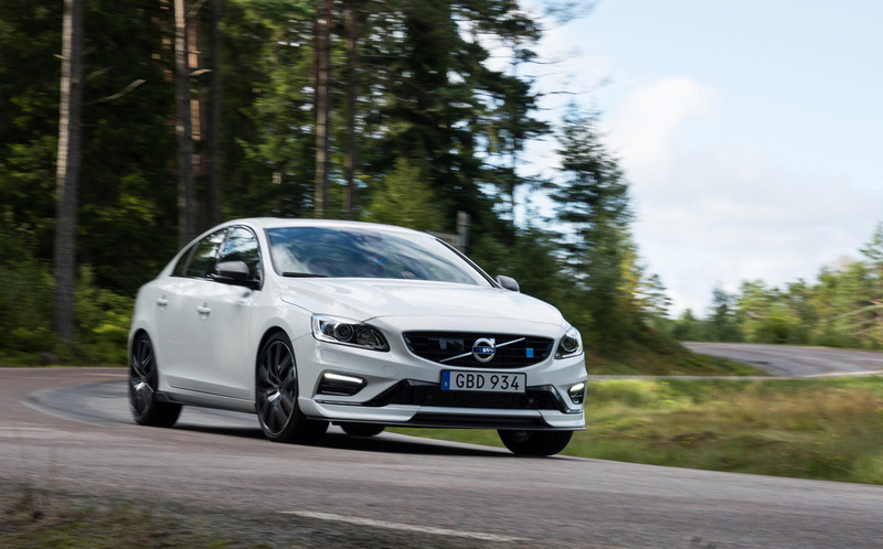 Мощный гибрид Volvo S60 с умным автопилотом