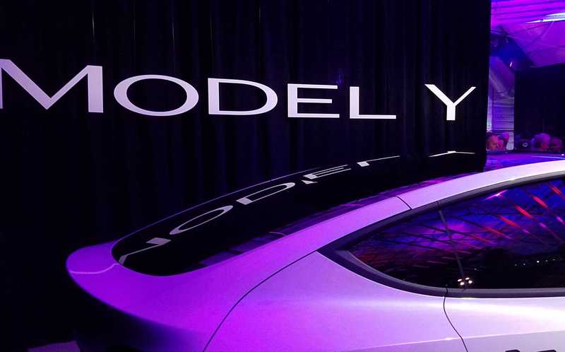 Tesla презентовала компактный кроссовер Model Y