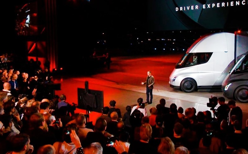 Представлен новый электрогрузовик Tesla Semi